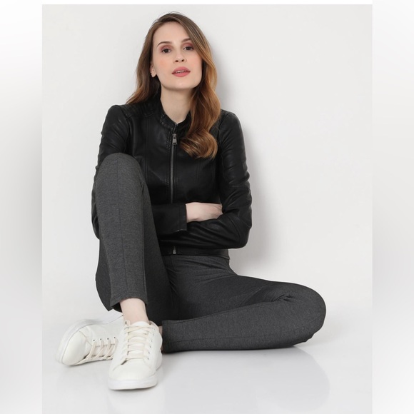 Women Solid Grey Mid Waist Jegging - Picture 6 of 6